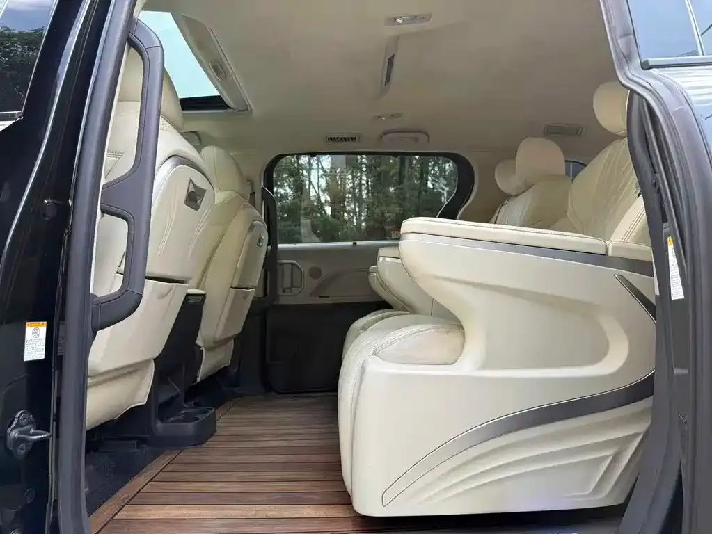 Toyota Sienna 2023 из CN, фото 8