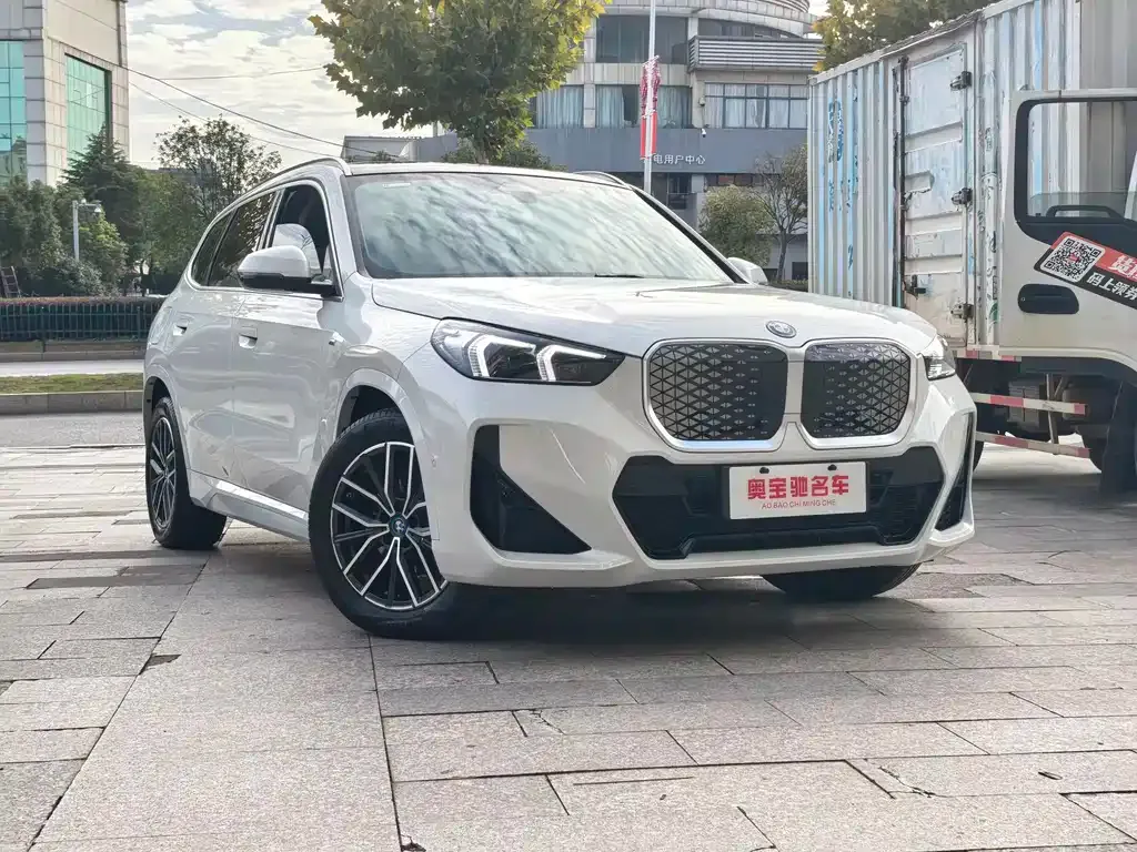 BMW iX1 2025 из CN, фото 3