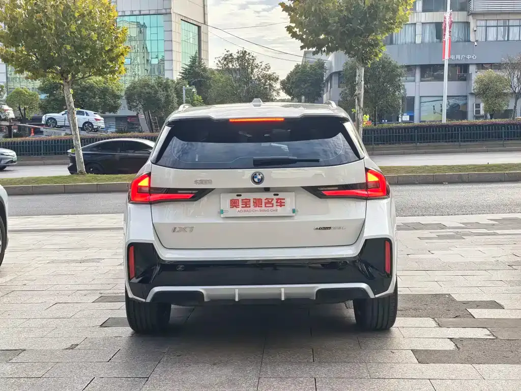 BMW iX1 2025 из CN, фото 5
