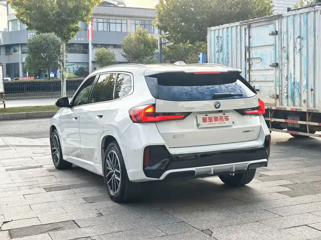 BMW iX1 2025 из CN, фото 6