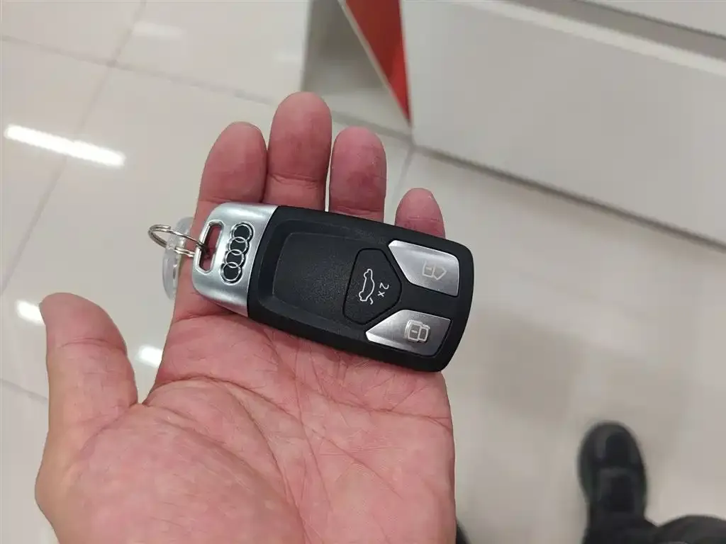 Audi A4L 2025 из CN, фото 9