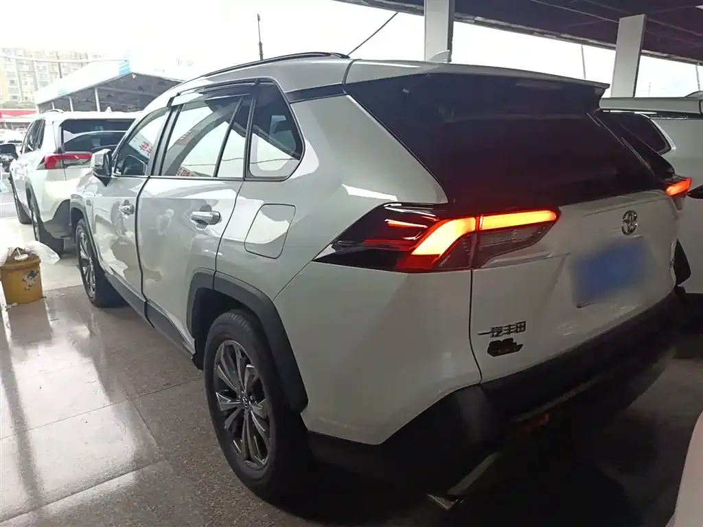 Toyota RAV4 2024 из CN, фото 5
