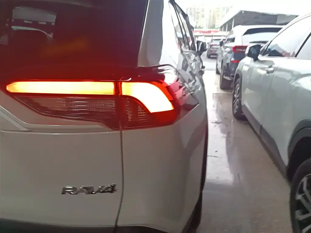 Toyota RAV4 2024 из CN, фото 8