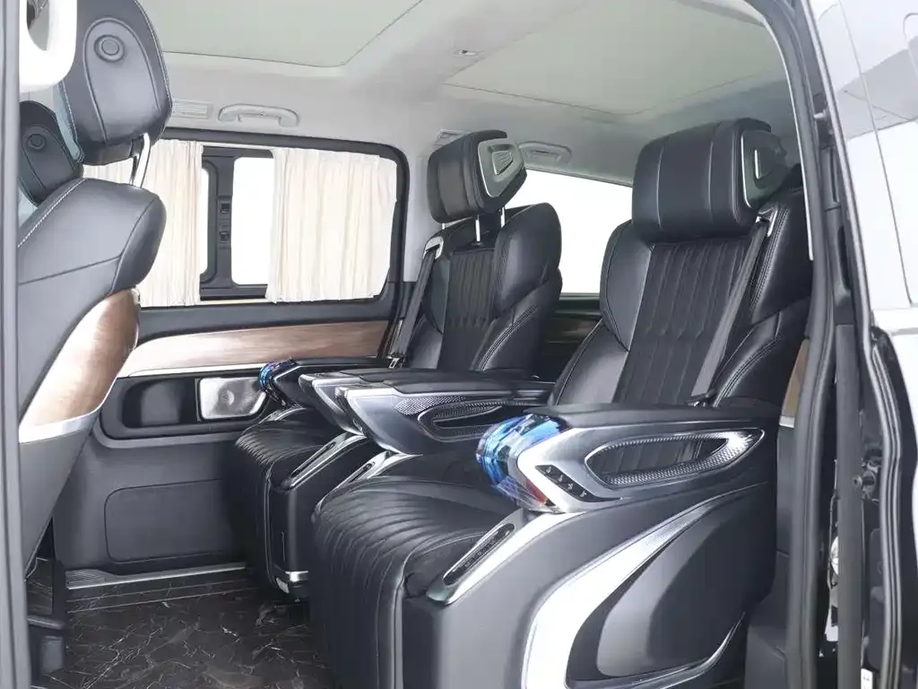 Mercedes-Benz V-Class 2023 из CN, фото 8