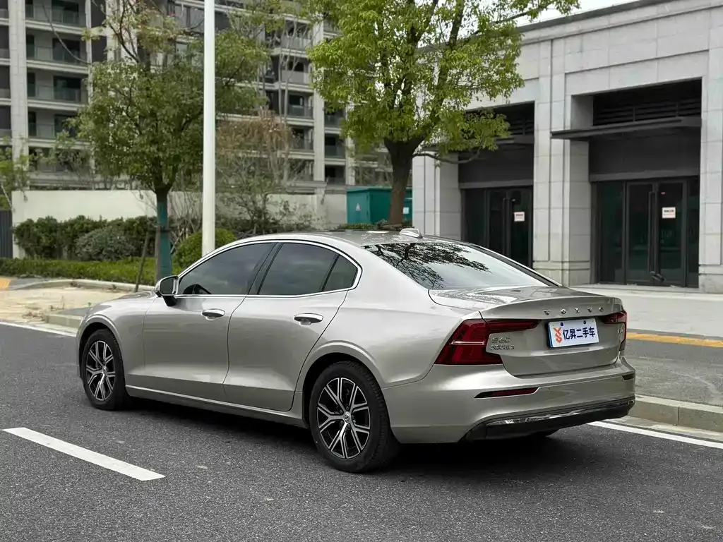 Volvo S60 2023 из CN, фото 3