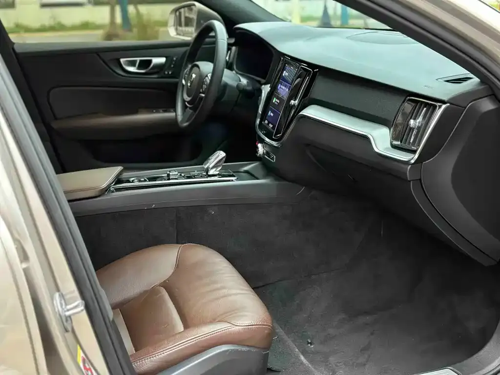 Volvo S60 2023 из CN, фото 7