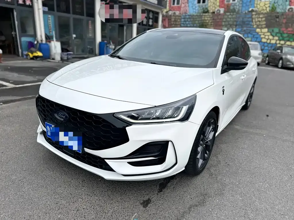 Ford Focus 2022 из CN, фото 1