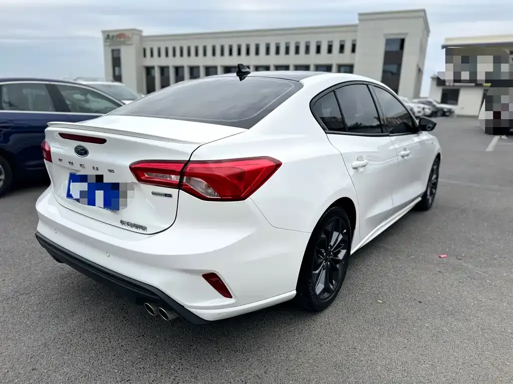 Ford Focus 2022 из CN, фото 6