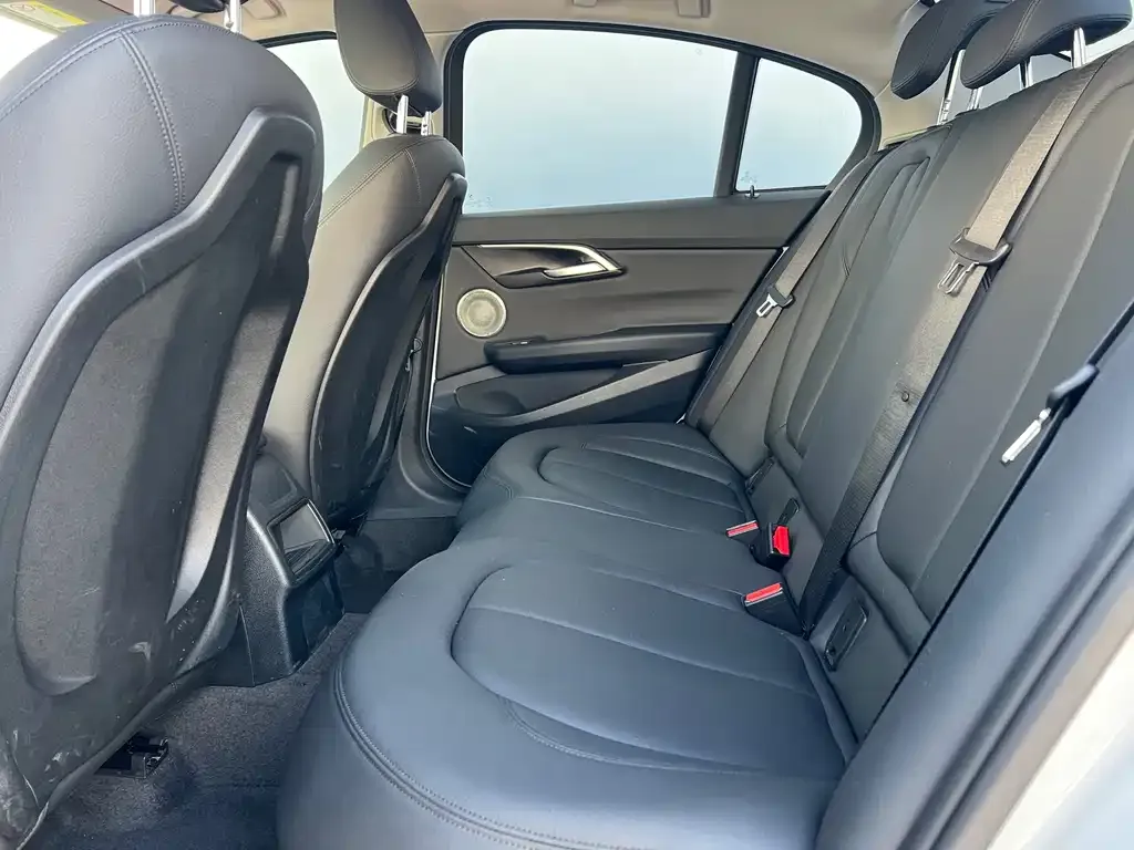 BMW 1 Series 2023 из CN, фото 7