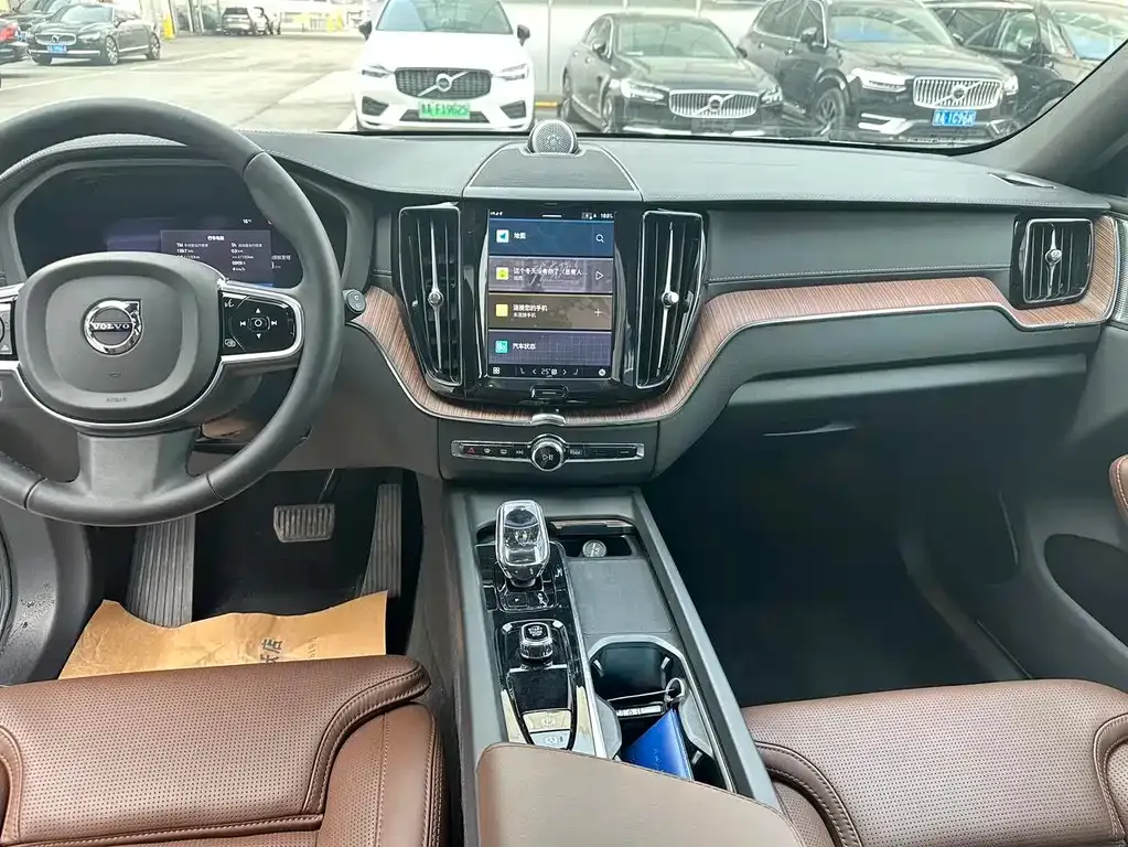 Volvo XC60 PHEV 2024 из CN, фото 4