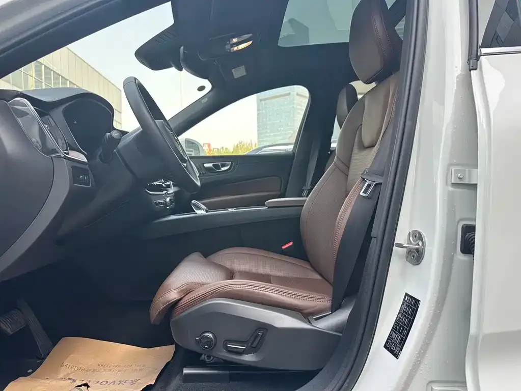Volvo XC60 PHEV 2024 из CN, фото 8