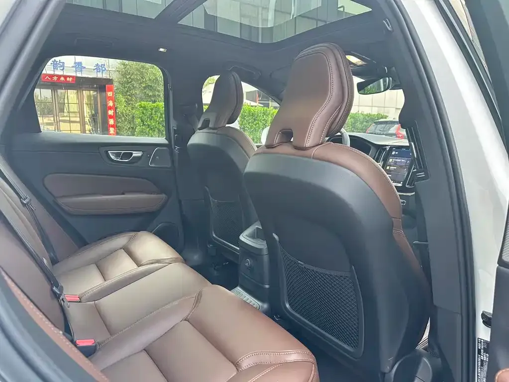 Volvo XC60 PHEV 2024 из CN, фото 9