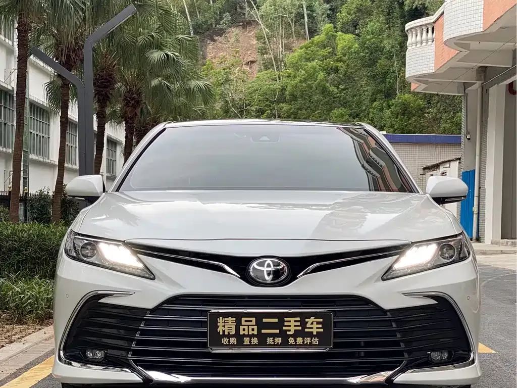 Toyota Camry 2023 из CN, фото 2