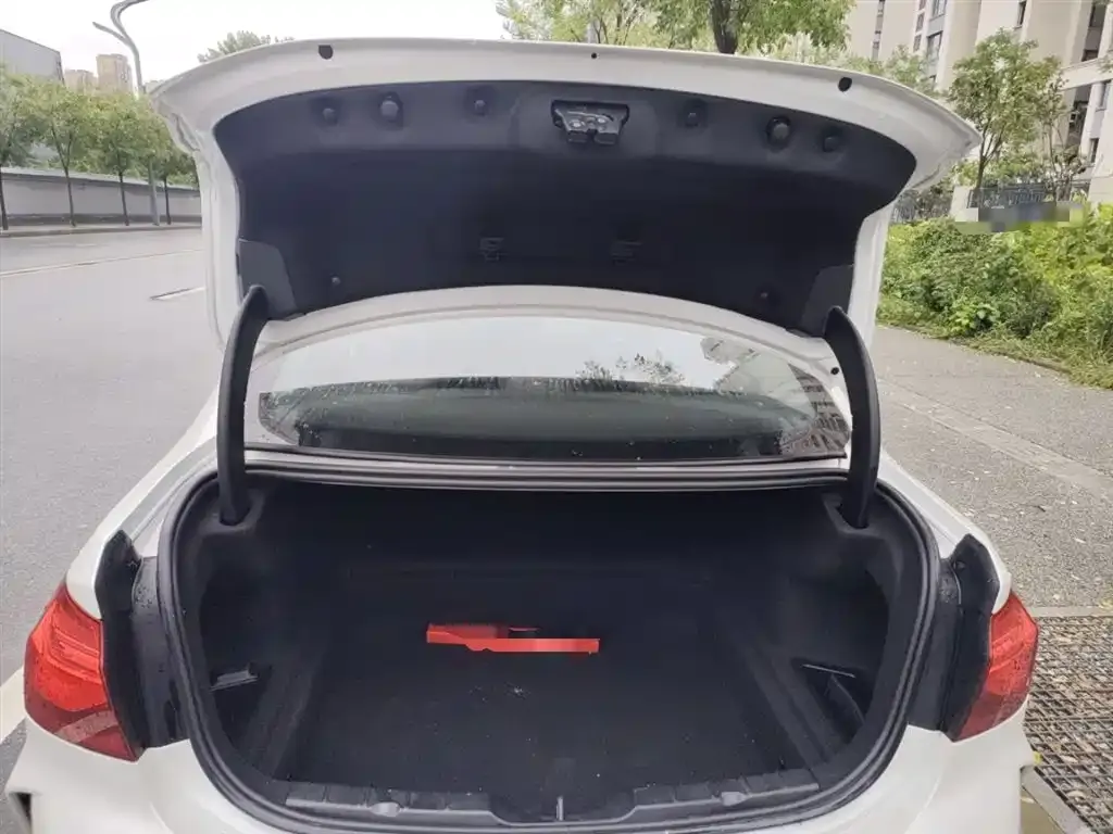 BMW 1 Series 2021 из CN, фото 10