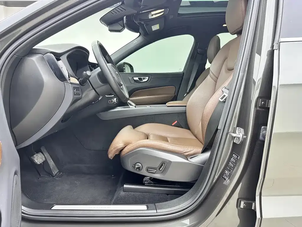 Volvo XC60 PHEV 2021 из CN, фото 6