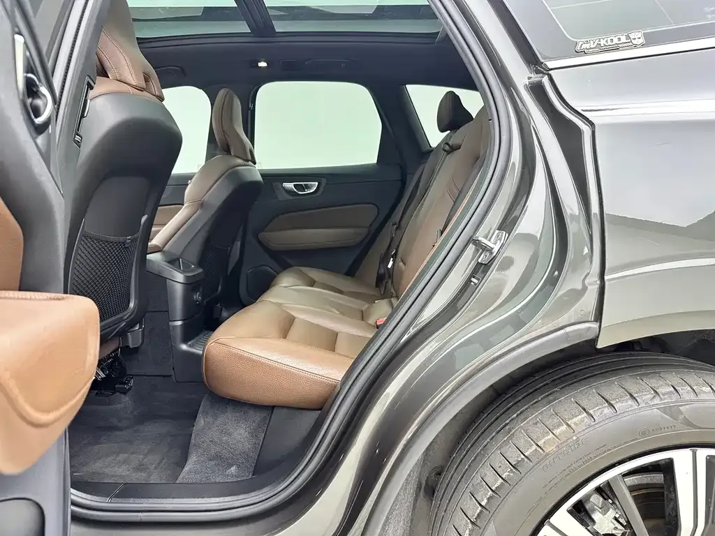 Volvo XC60 PHEV 2021 из CN, фото 7