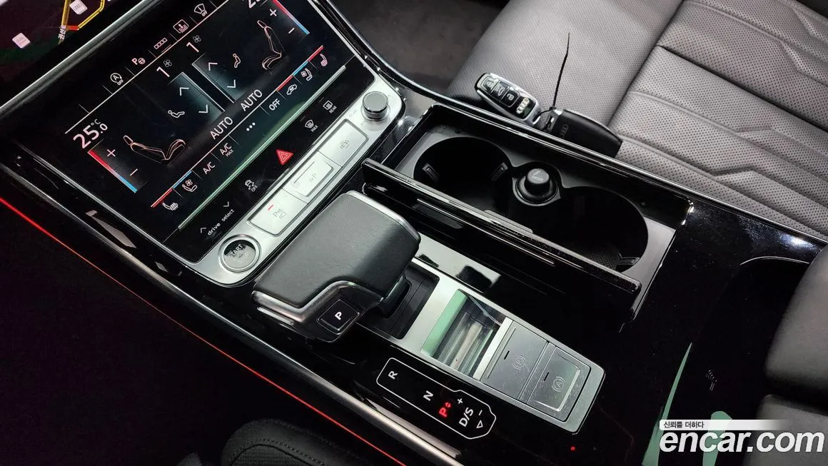 Audi A8 — фото 9