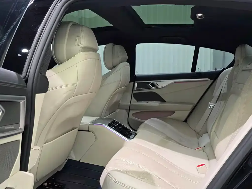 BMW 8 Series 2023 из CN, фото 7