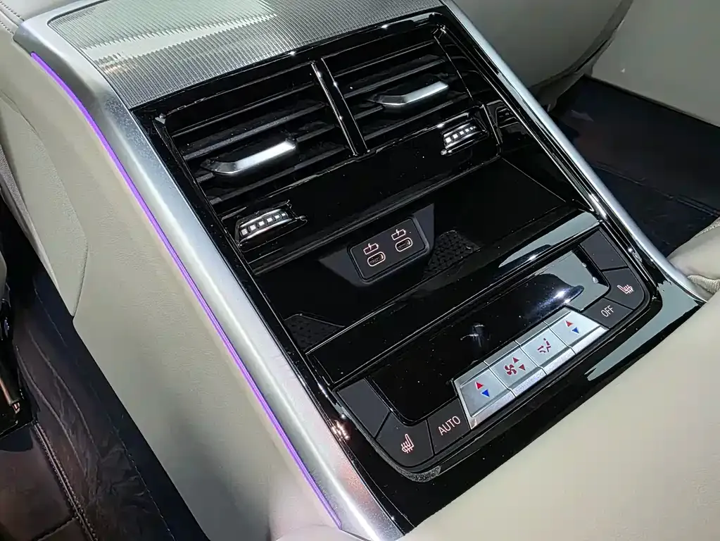 BMW 8 Series 2023 из CN, фото 8