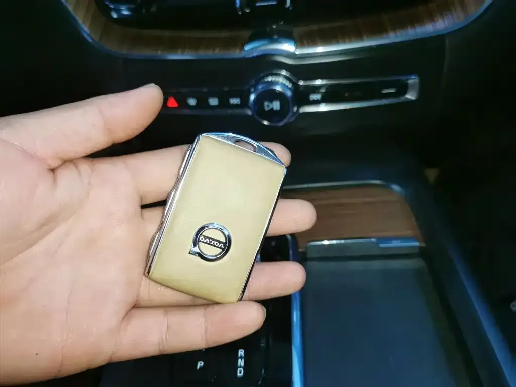 Volvo XC60 PHEV 2023 из CN, фото 9