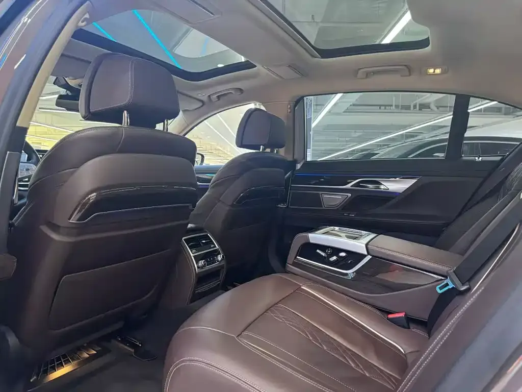 BMW 7 Series 2021 из CN, фото 5