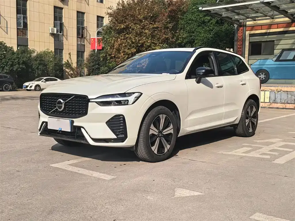 Volvo XC60 2023 из CN, фото 1