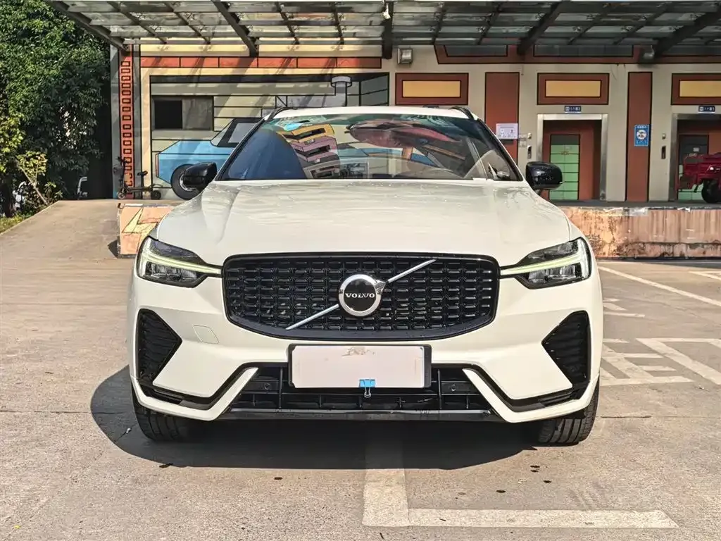 Volvo XC60 2023 из CN, фото 2