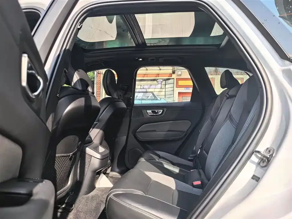 Volvo XC60 2023 из CN, фото 6