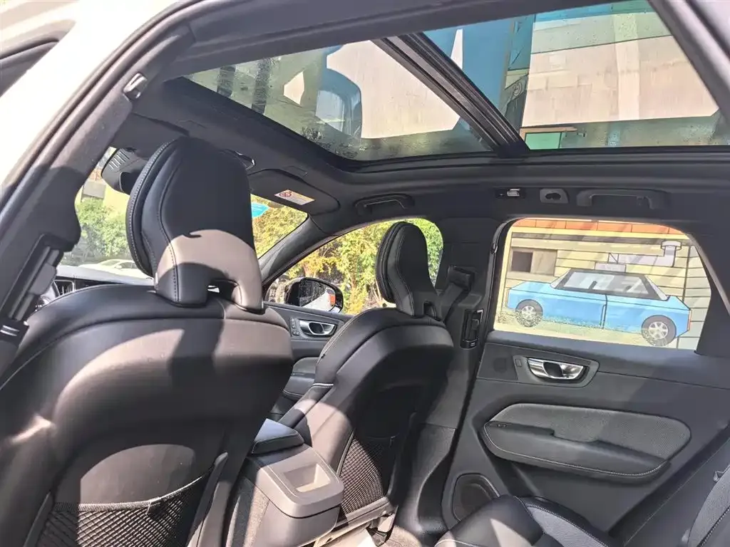Volvo XC60 2023 из CN, фото 8