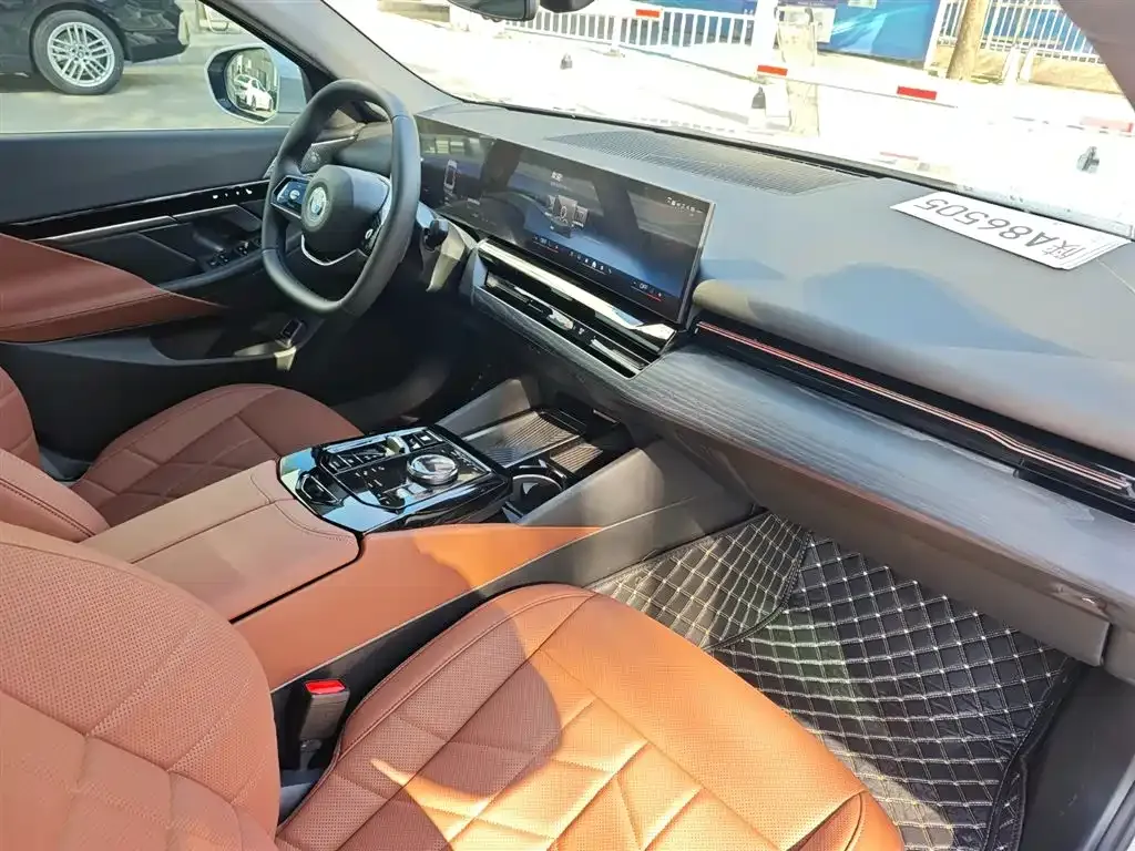 BMW 5 Series 2024 из CN, фото 9