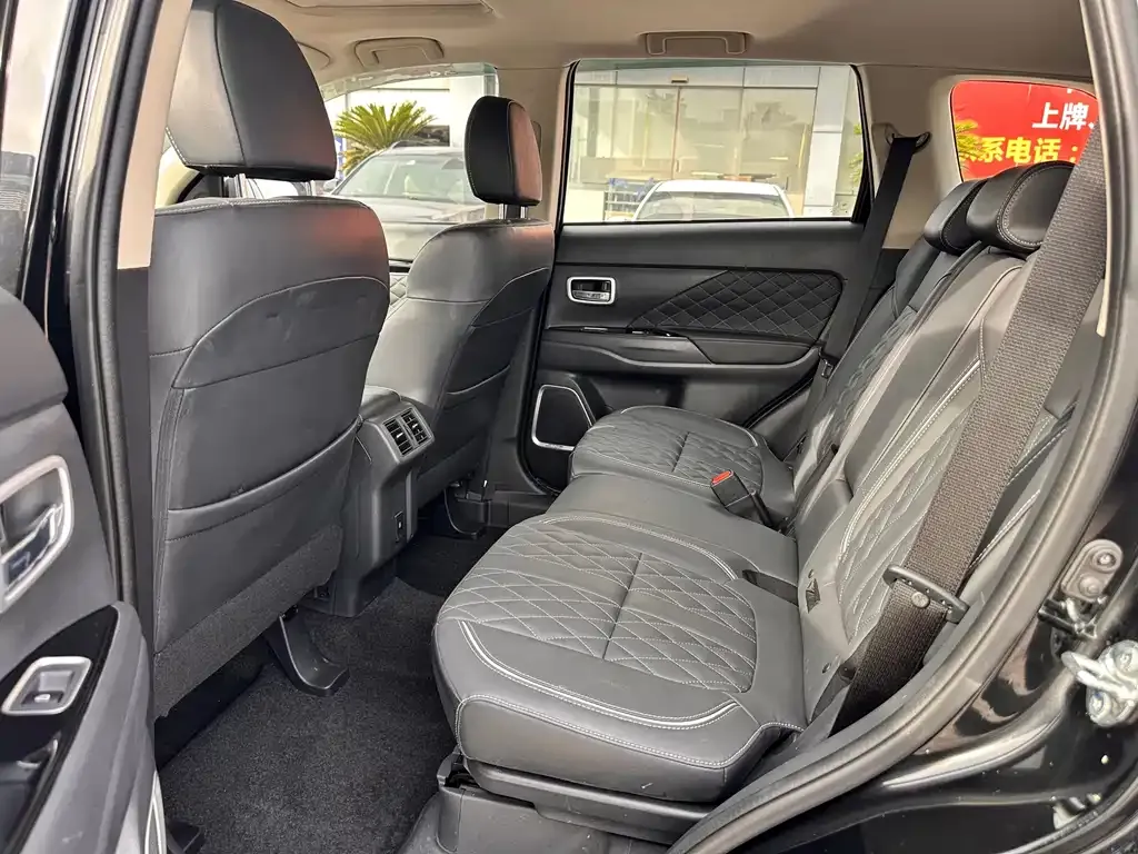 Mitsubishi Outlander — фото 10