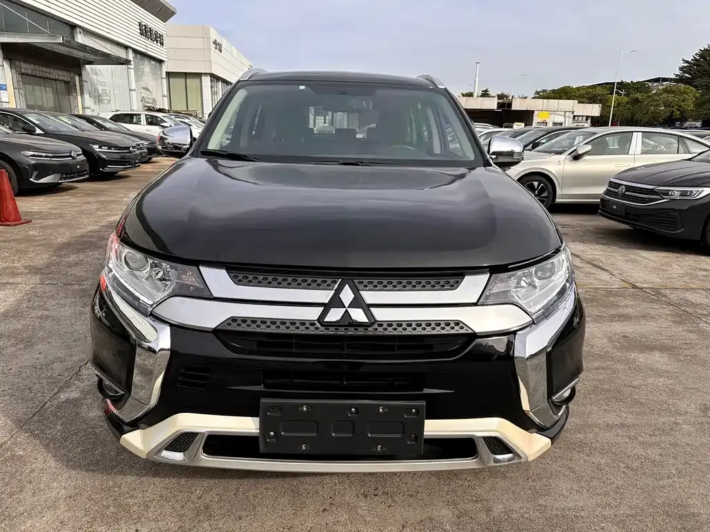 Mitsubishi Outlander — фото 2