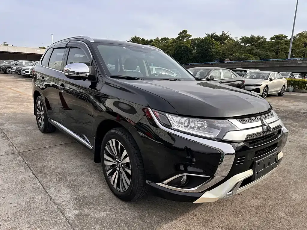 Mitsubishi Outlander — фото 3