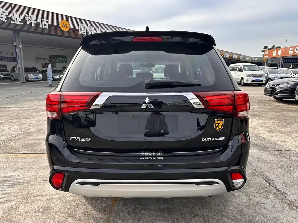 Mitsubishi Outlander — фото 4