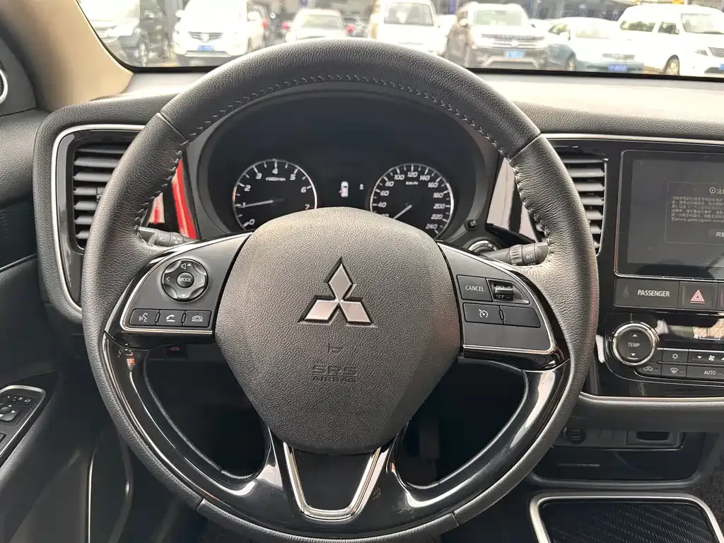 Mitsubishi Outlander — фото 8