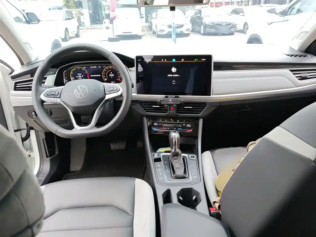 Volkswagen Bora 2023 из CN, фото 10