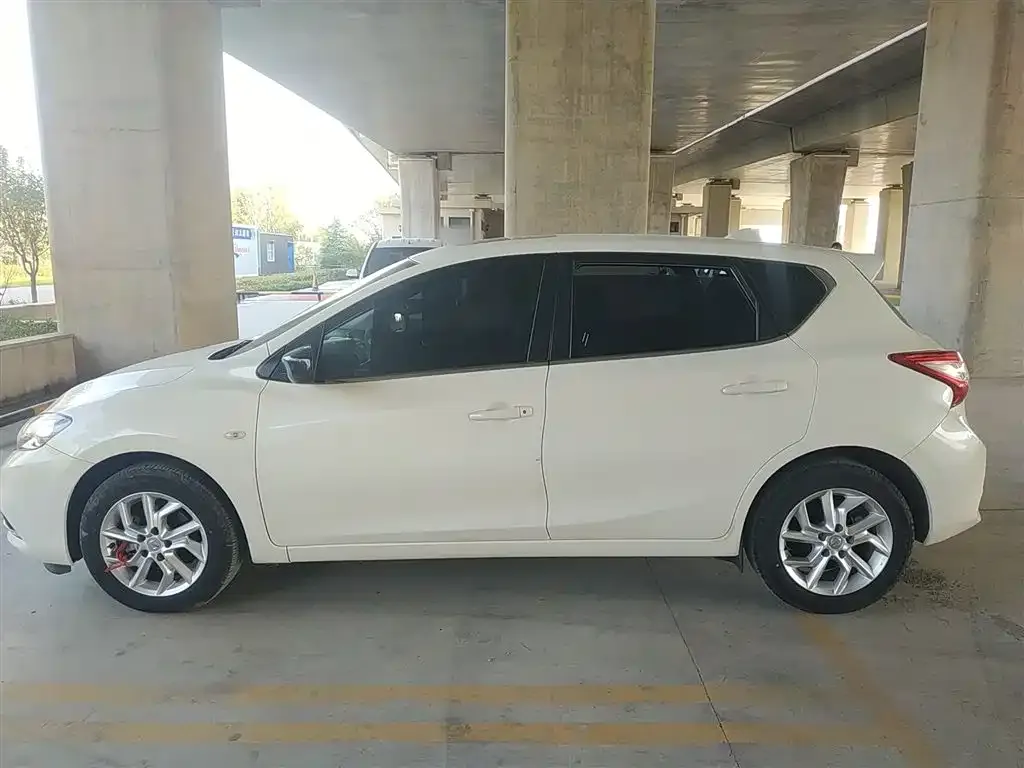 Nissan Tiida 2023 из CN, фото 5