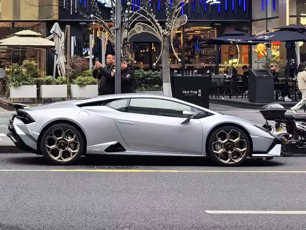 Lamborghini Huracan 2024 из CN, фото 2