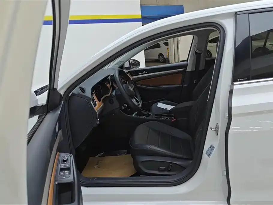 Volkswagen Bora 2023 из CN, фото 9