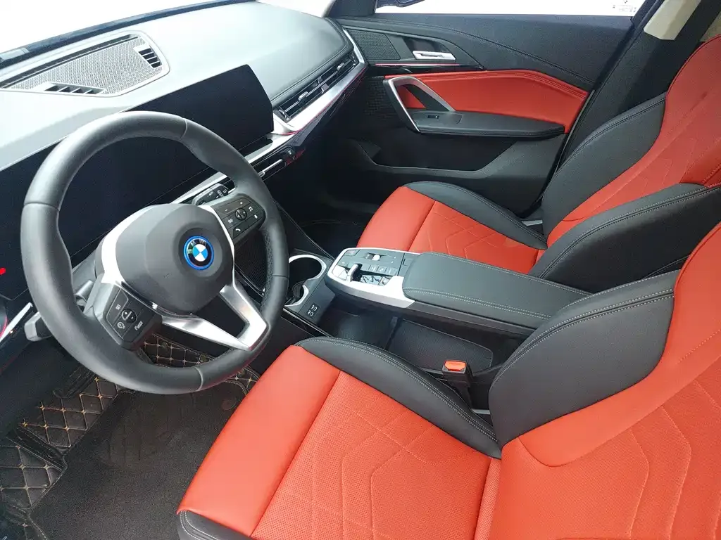 BMW iX1 2025 из CN, фото 8