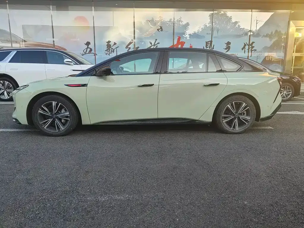 Hongqi EH7 2024 из CN, фото 7