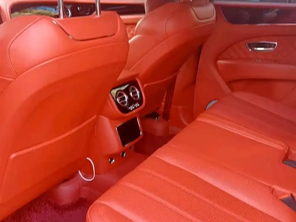 Bentley Bentayga 2023 из CN, фото 6