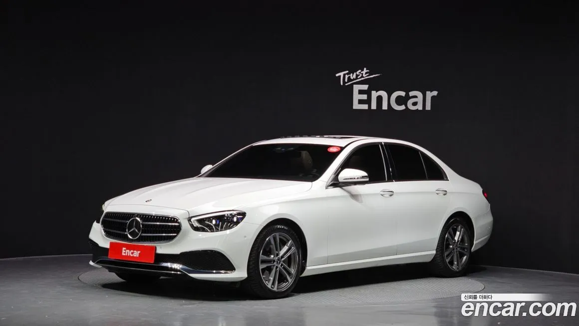 Mercedes-Benz E-Class — фото 1