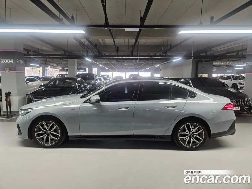 BMW 5-Series 2025 из KR, фото 2