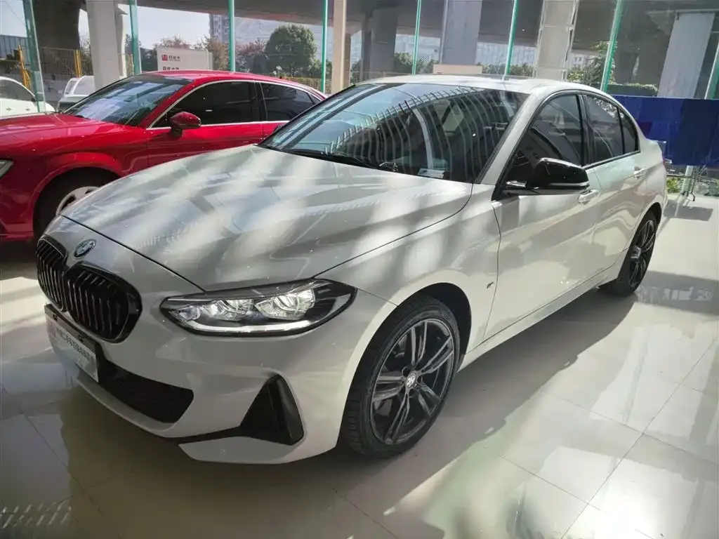 BMW 1 Series 2023 из CN, фото 1