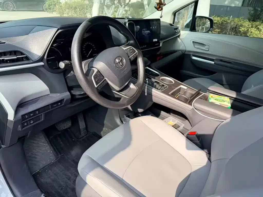Toyota Granvia 2024 из CN, фото 4