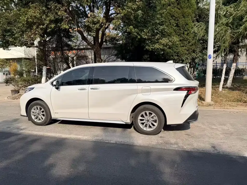 Toyota Granvia 2024 из CN, фото 9