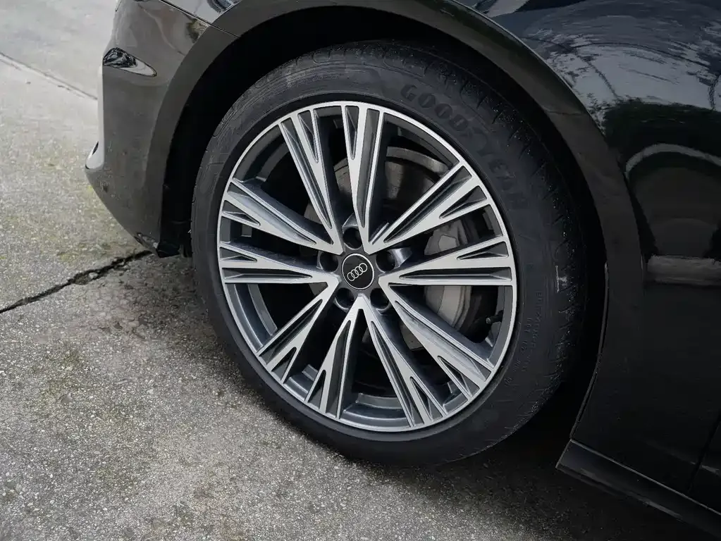 Audi A6L 2023 из CN, фото 10