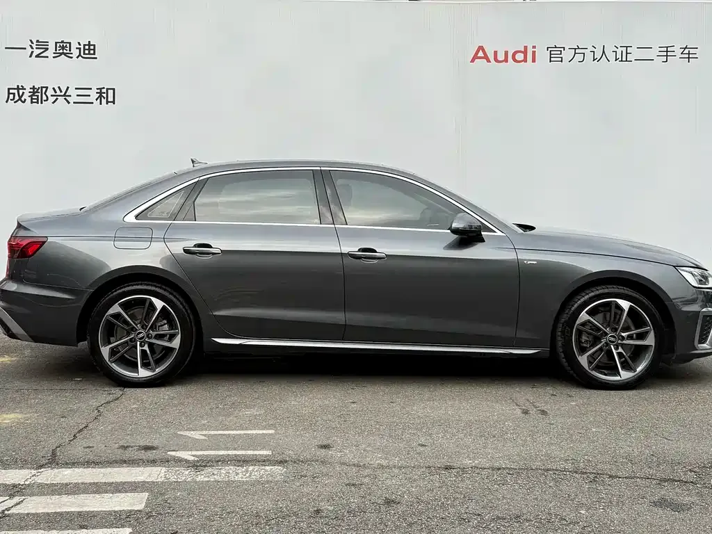 Audi A4L 2022 из CN, фото 2