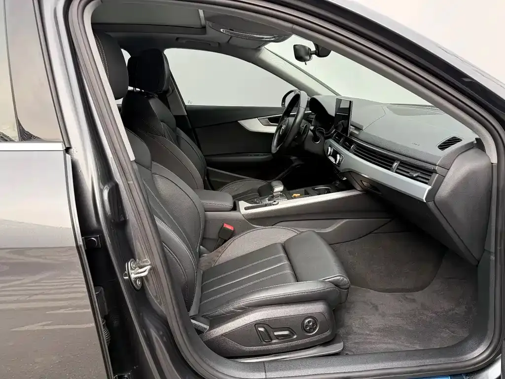Audi A4L 2022 из CN, фото 6